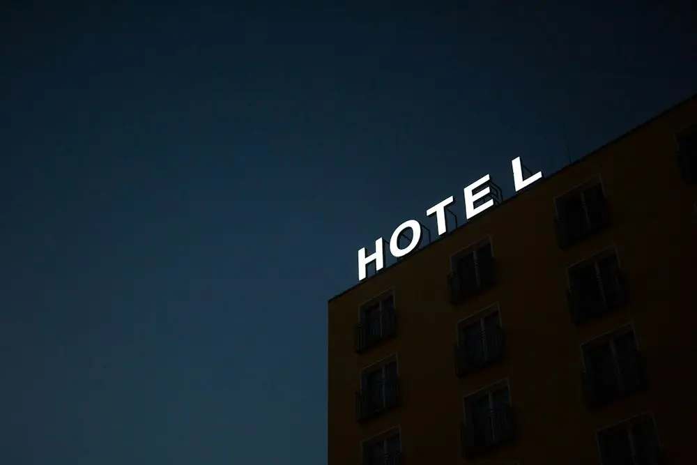 Otel tabelası
